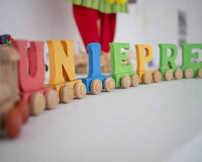 Trem de madeira decorativo uniepre - Educação Infantil Uniepre