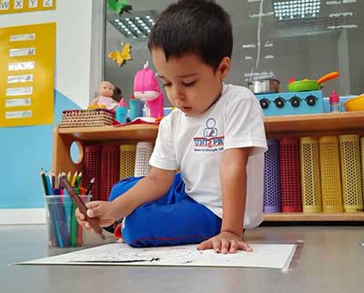 Criança desenhando - Educação Infantil Uniepre