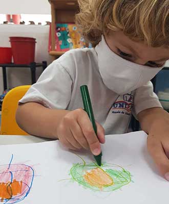 Criança desenhando - Educação Infantil Uniepre